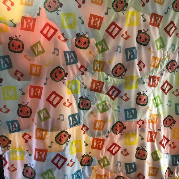 CoComelon Toddler Bedding Set – Reversible Comforter & Sheets - Picture 11 of 16